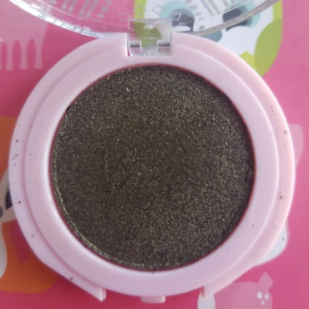 Eyeshadow - Picture 2 of 3